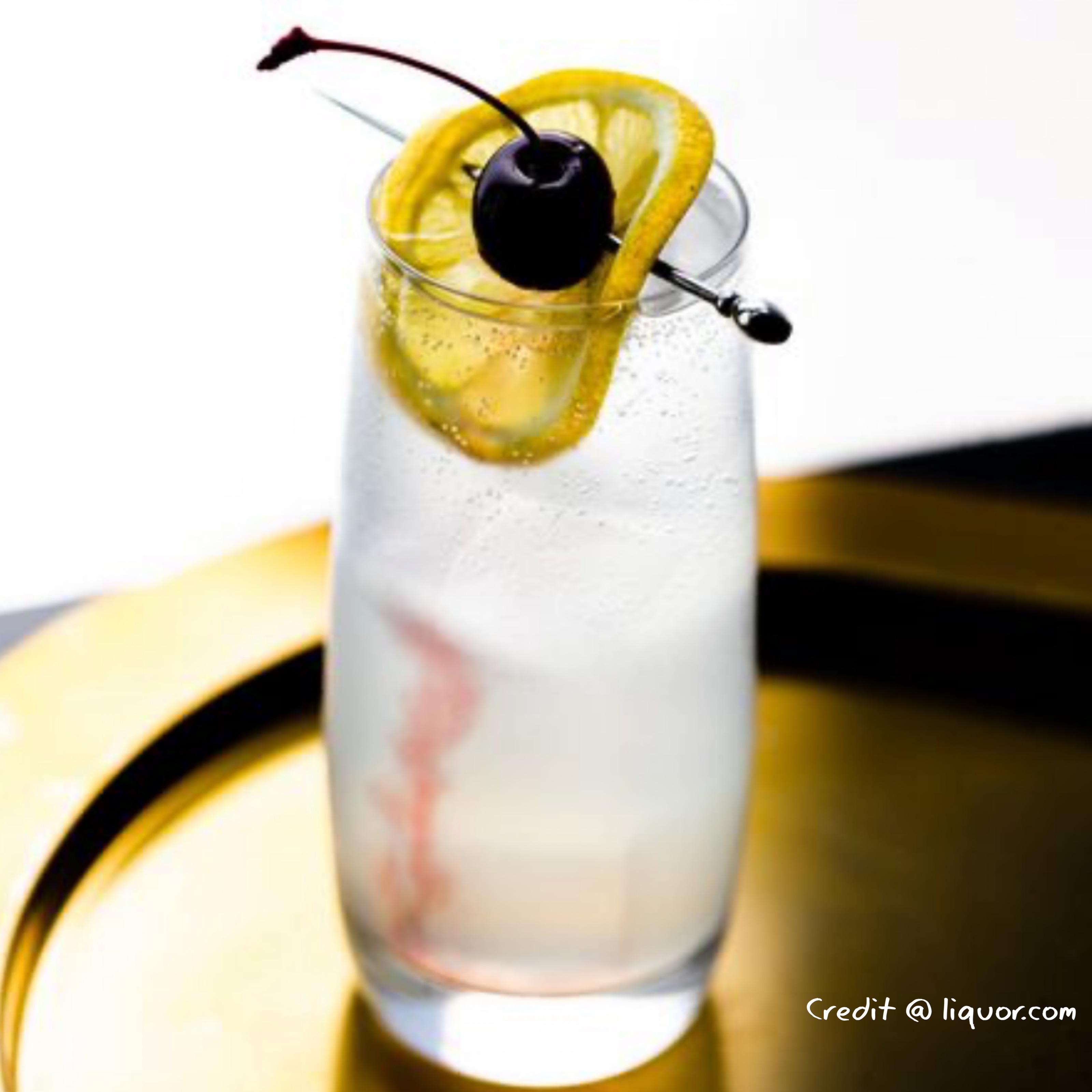 Tom collins коктейль. Коктейль джин коллинз. Коктейль том коллинз (tom collins). Коктейль - джон (том) коллинз. Том коллинз коктейль рецепт.