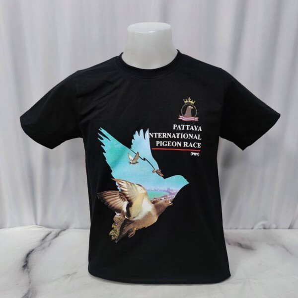 ตัวอย่างเสื้อยืดคอกลมสีดำพิมพ์ลายนกบนหุ่น จากผลงานบนเว็บไซต์บริษัท ลมหายใจ จำกัด